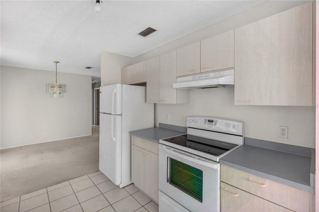 Под контрактом: $210,000 (2 спален, 2 ванн, 1066 Квадратных фут)