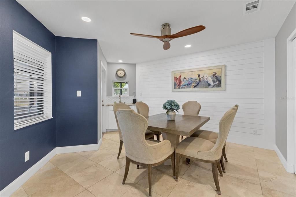 待售: $1,499,999 (4 贝兹, 4 浴室, 2524 平方英尺)