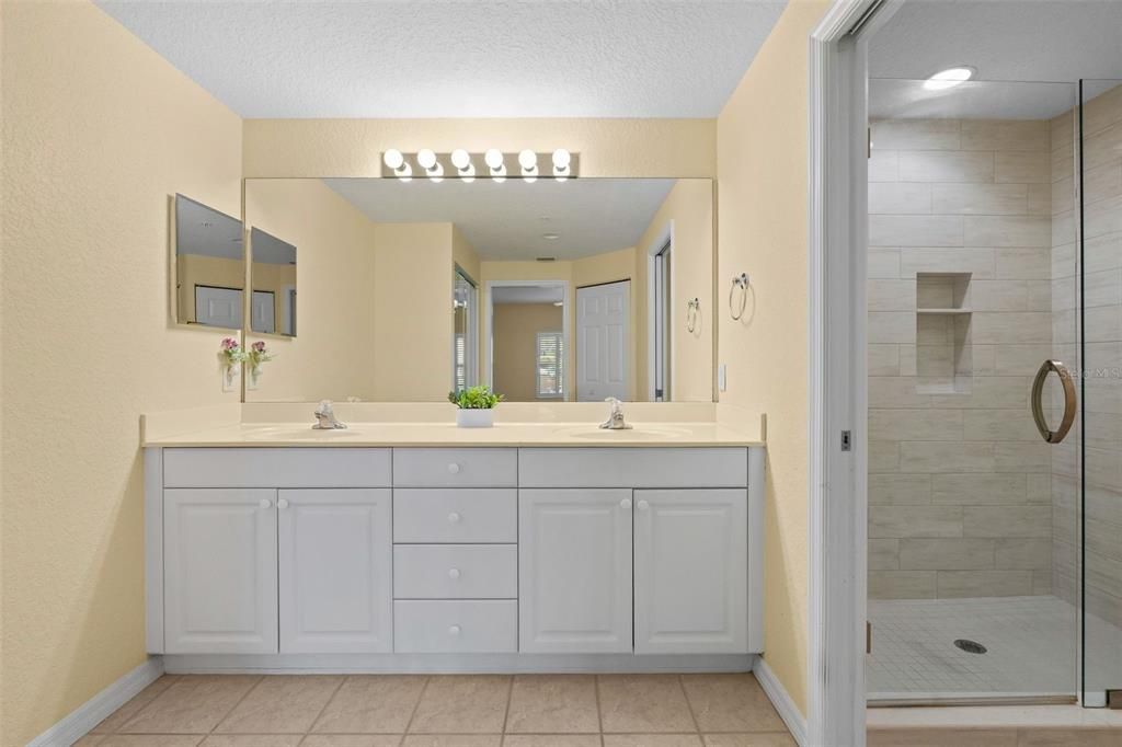 待售: $250,000 (2 贝兹, 2 浴室, 1320 平方英尺)