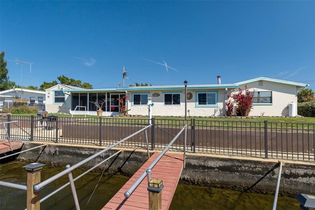 For Sale: $379,000 (2 beds, 2 baths, 1605 Square Feet)