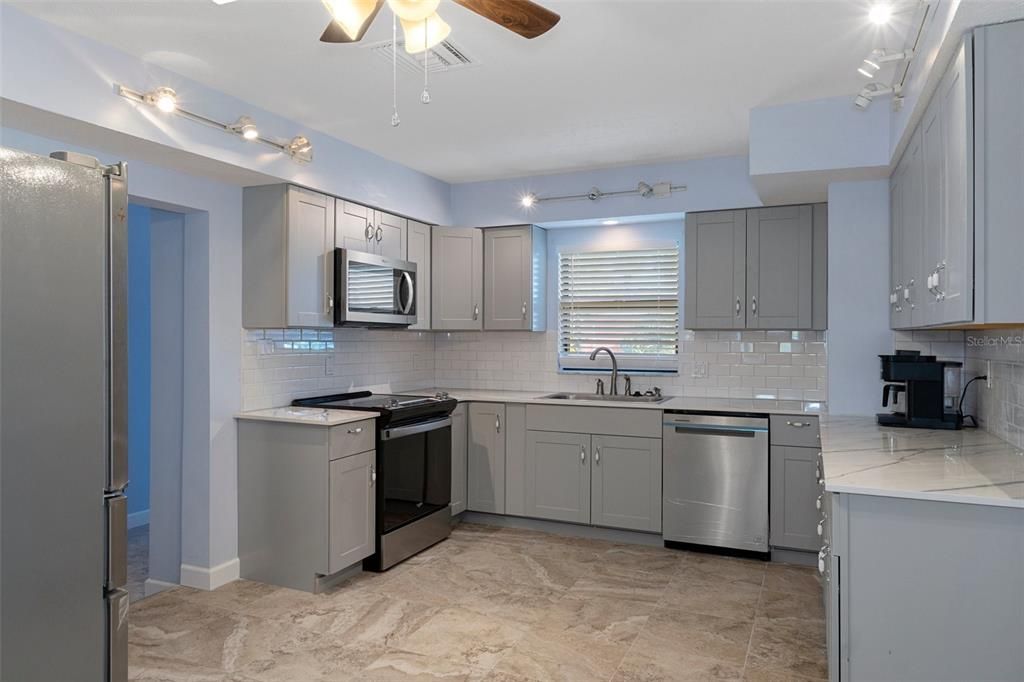 For Sale: $379,000 (2 beds, 2 baths, 1605 Square Feet)