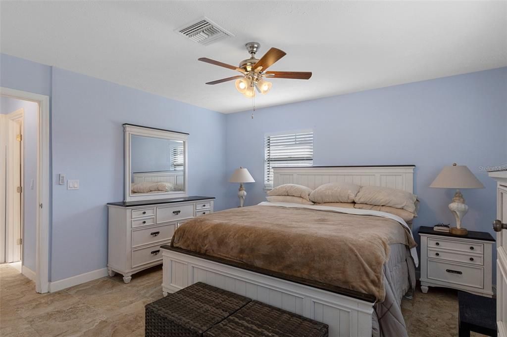 For Sale: $379,000 (2 beds, 2 baths, 1605 Square Feet)