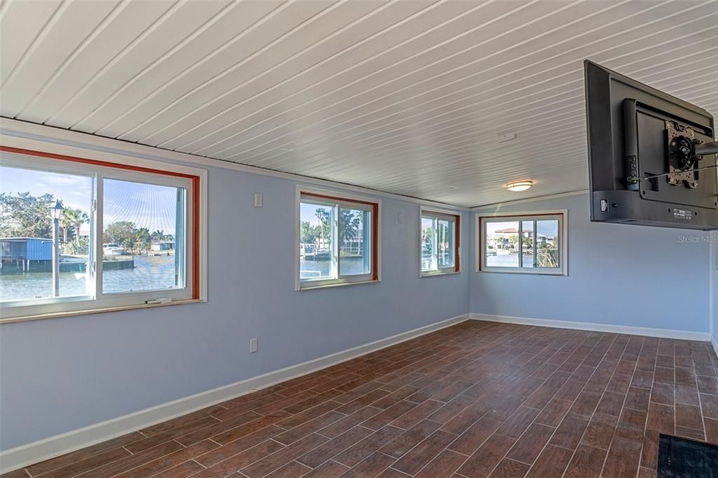 For Sale: $379,000 (2 beds, 2 baths, 1605 Square Feet)