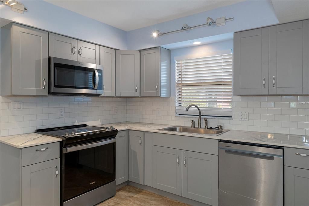 For Sale: $379,000 (2 beds, 2 baths, 1605 Square Feet)