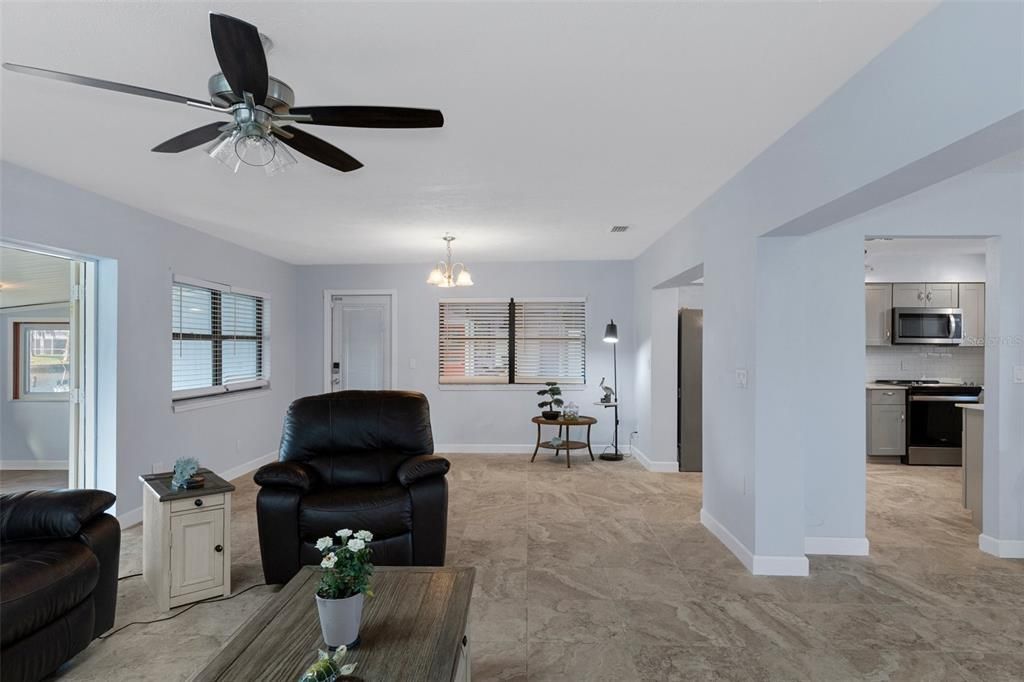 For Sale: $379,000 (2 beds, 2 baths, 1605 Square Feet)