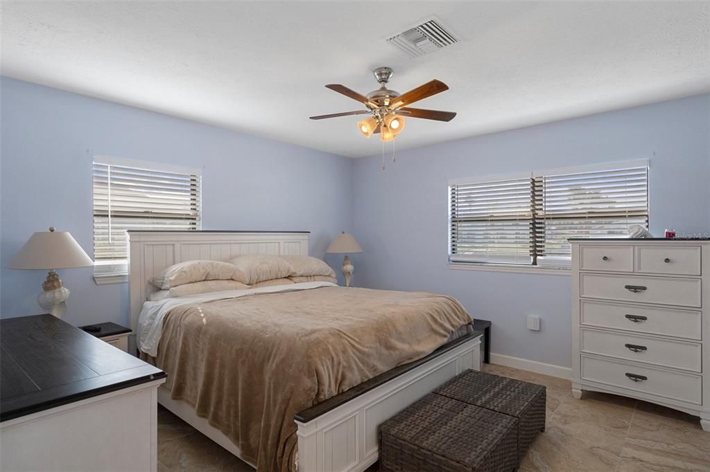 For Sale: $379,000 (2 beds, 2 baths, 1605 Square Feet)