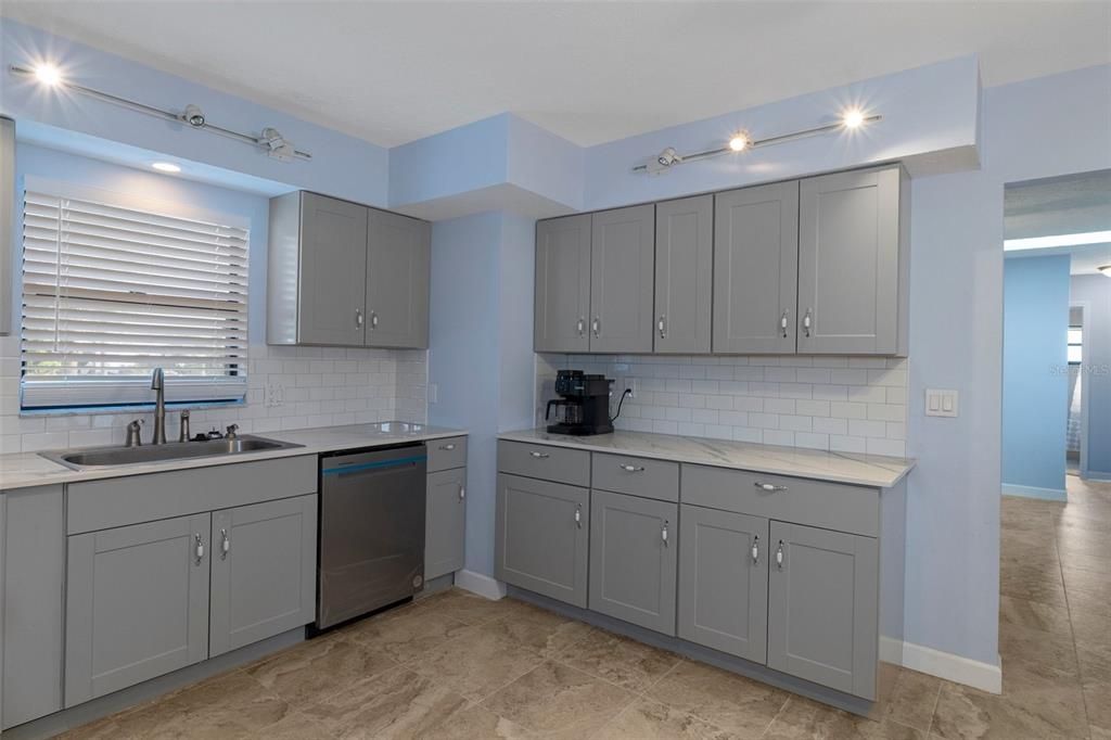 For Sale: $379,000 (2 beds, 2 baths, 1605 Square Feet)