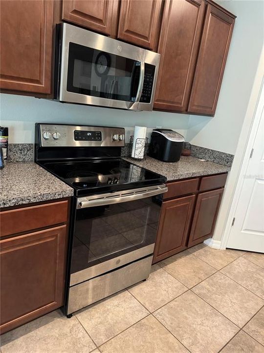 На продажу: $348,000 (4 спален, 2 ванн, 1935 Квадратных фут)