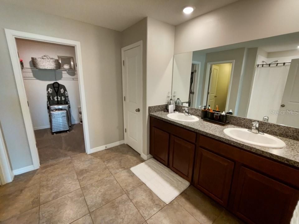 На продажу: $348,000 (4 спален, 2 ванн, 1935 Квадратных фут)