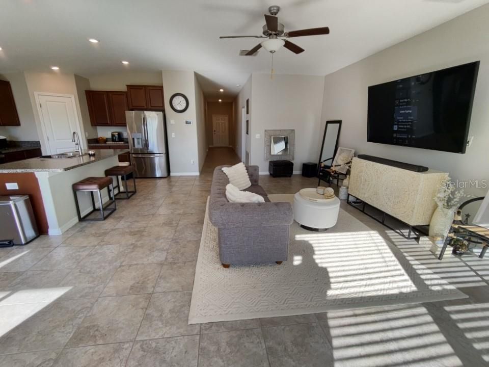 На продажу: $348,000 (4 спален, 2 ванн, 1935 Квадратных фут)