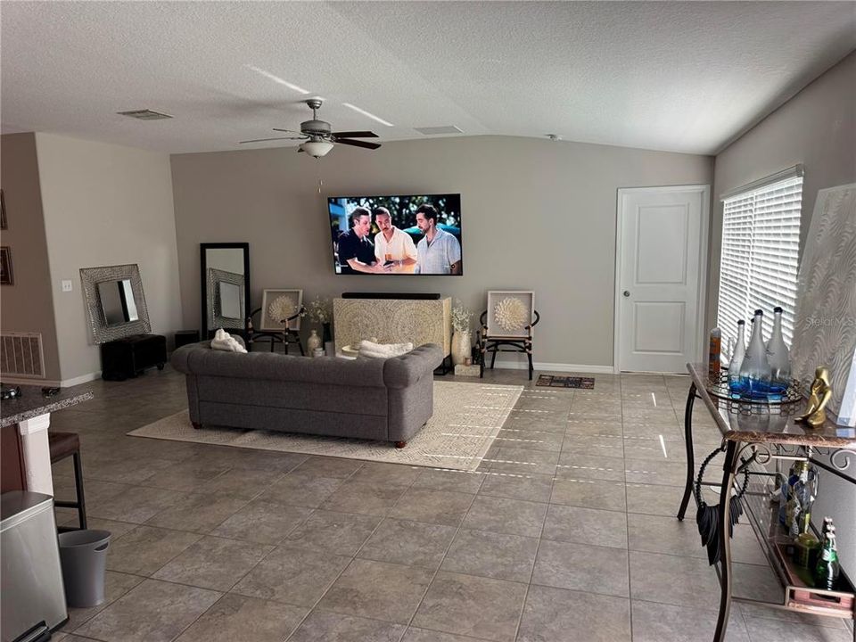 На продажу: $348,000 (4 спален, 2 ванн, 1935 Квадратных фут)