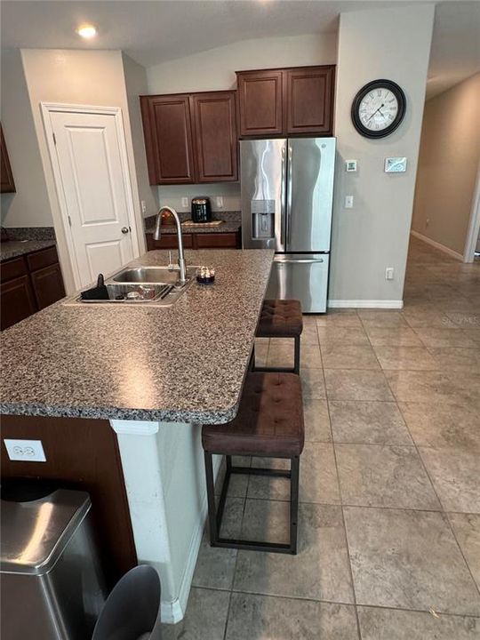 На продажу: $348,000 (4 спален, 2 ванн, 1935 Квадратных фут)