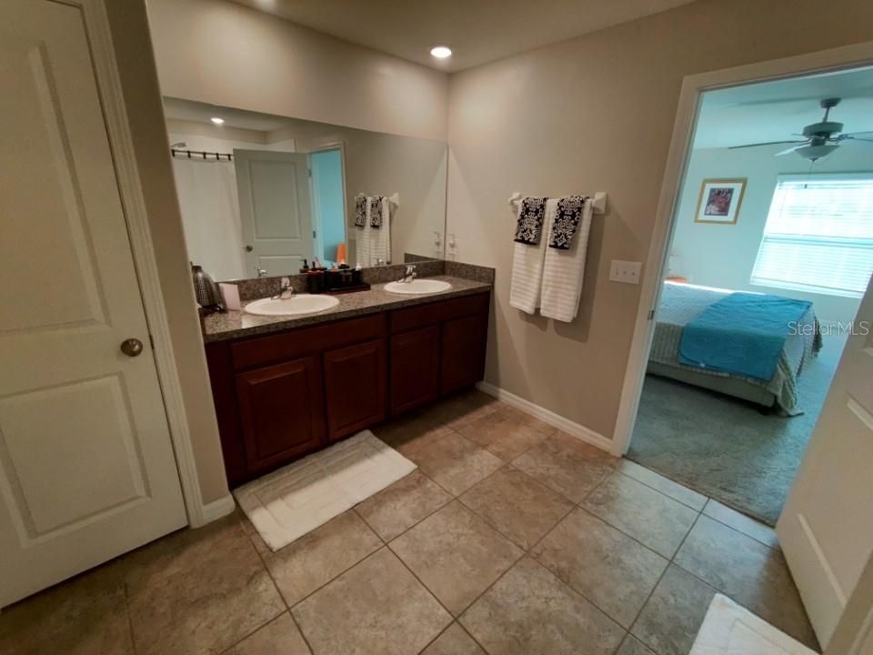 На продажу: $348,000 (4 спален, 2 ванн, 1935 Квадратных фут)