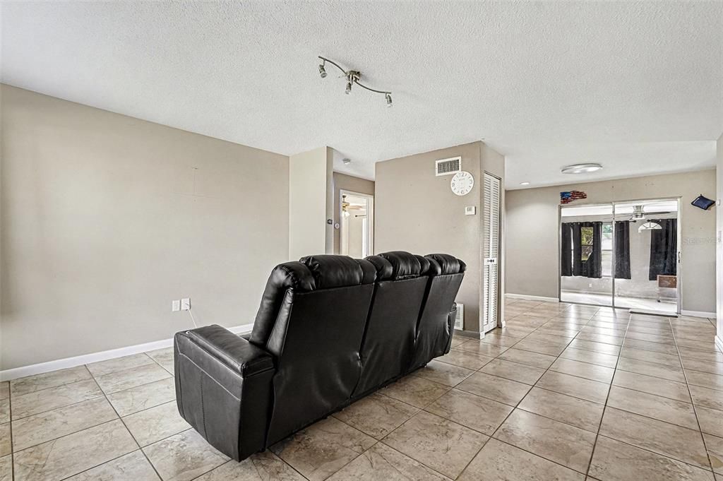 En Venta: $450,000 (3 camas, 2 baños, 1257 Pies cuadrados)