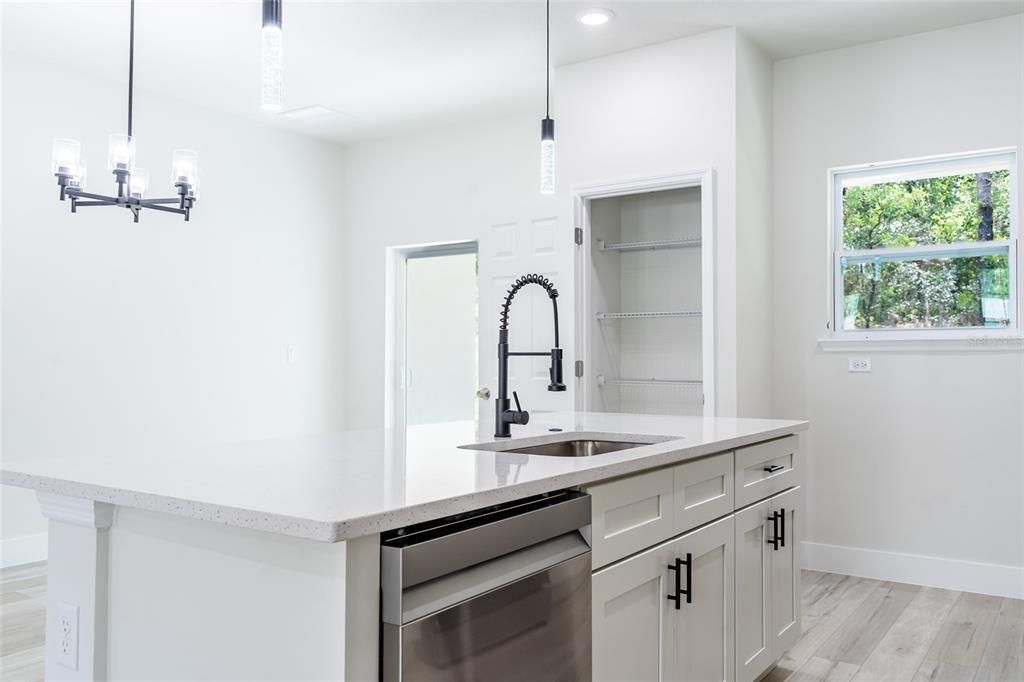 En Venta: $278,900 (3 camas, 2 baños, 1529 Pies cuadrados)