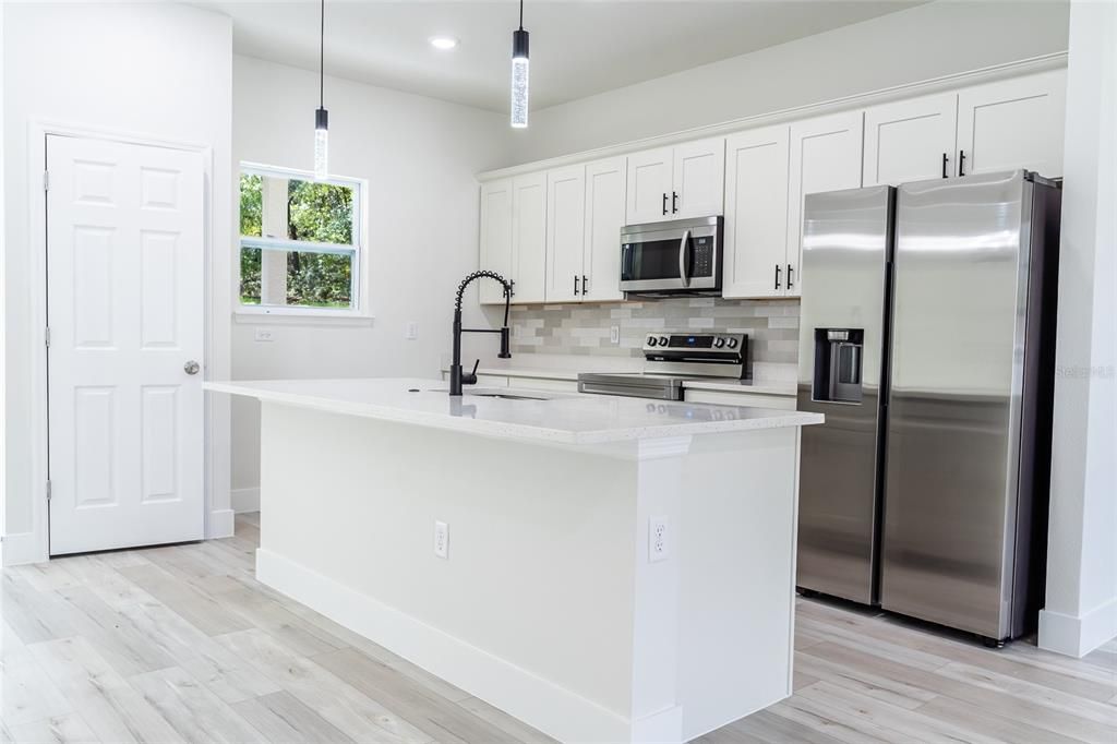 En Venta: $278,900 (3 camas, 2 baños, 1529 Pies cuadrados)