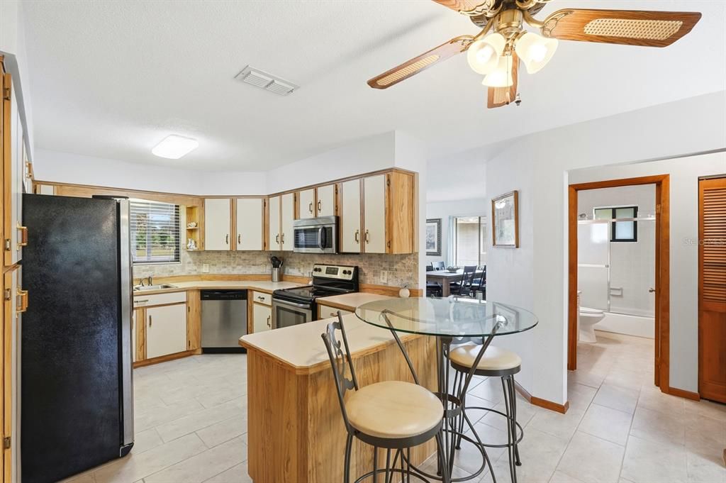 For Sale: $265,000 (2 beds, 2 baths, 1415 Square Feet)