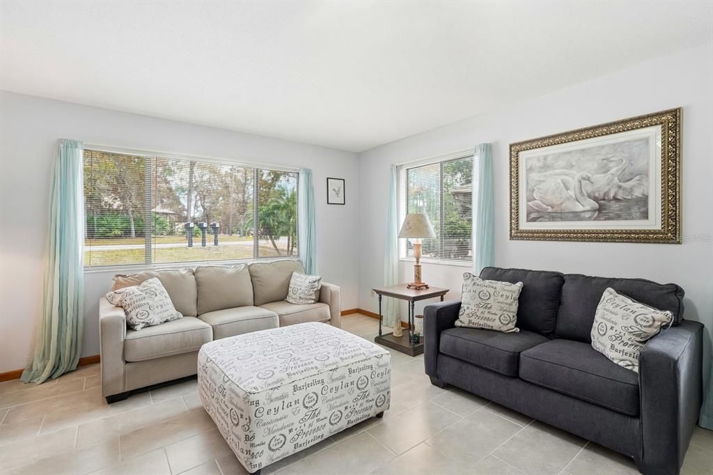 For Sale: $265,000 (2 beds, 2 baths, 1415 Square Feet)