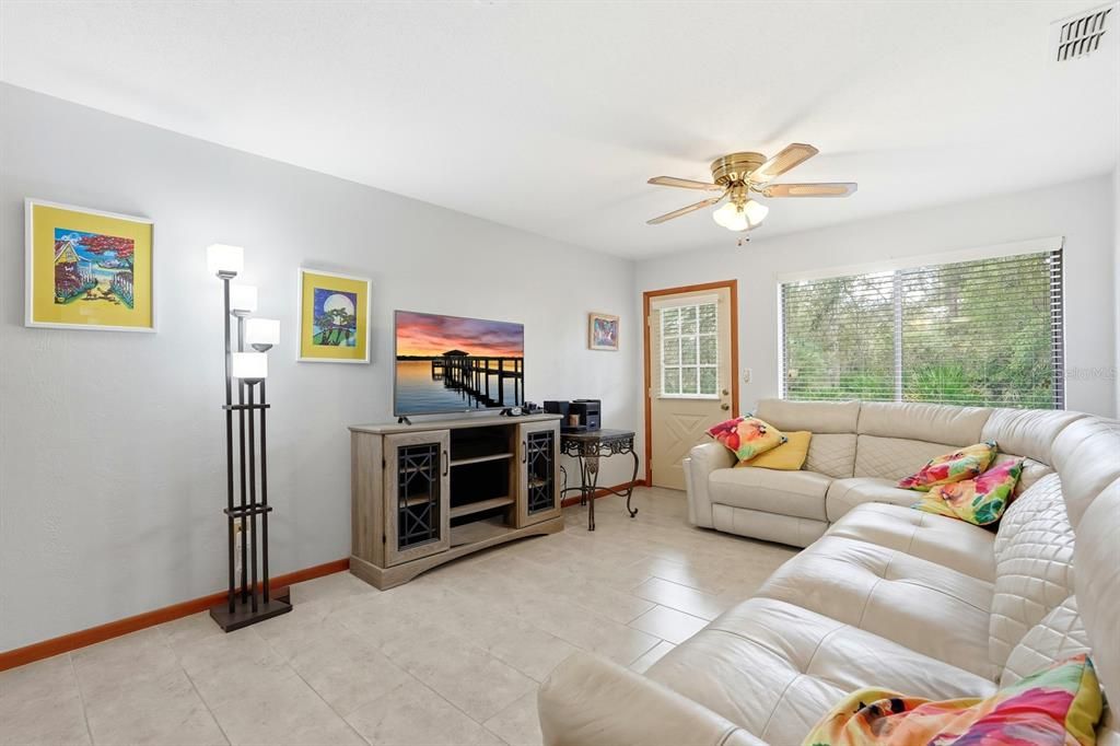 For Sale: $265,000 (2 beds, 2 baths, 1415 Square Feet)