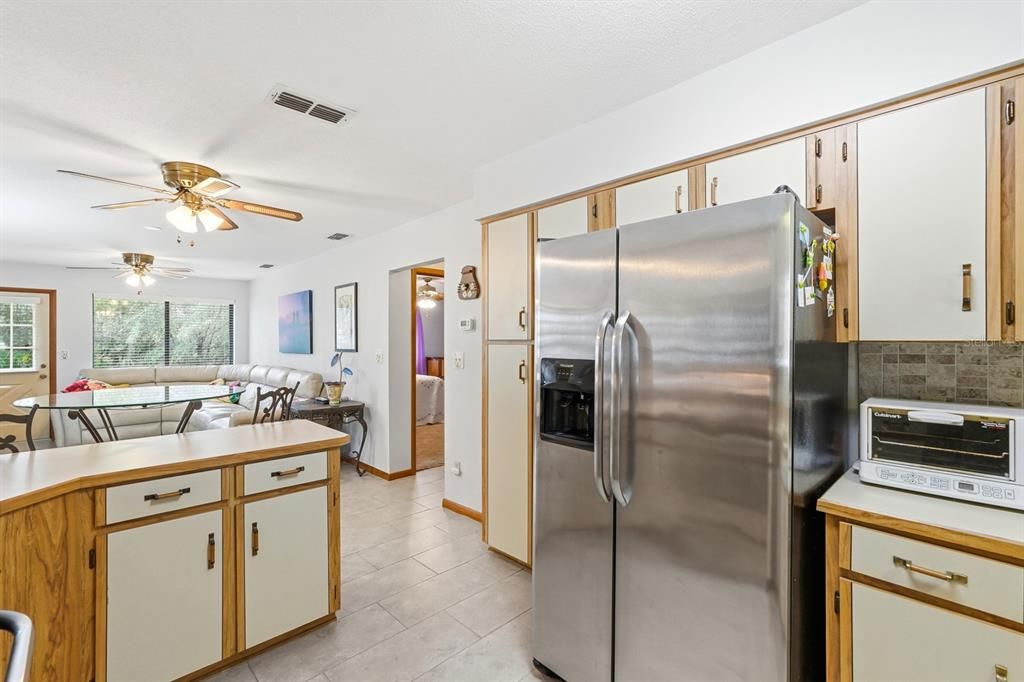 For Sale: $265,000 (2 beds, 2 baths, 1415 Square Feet)