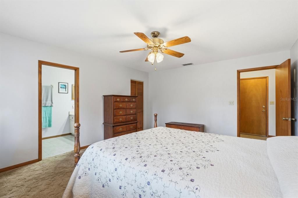 For Sale: $265,000 (2 beds, 2 baths, 1415 Square Feet)