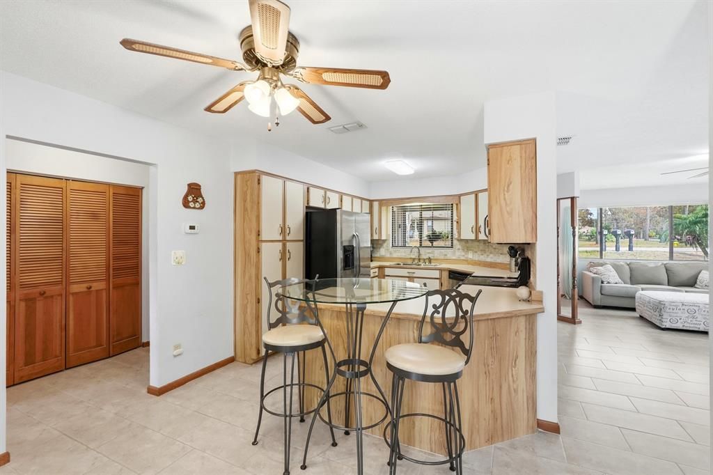 For Sale: $265,000 (2 beds, 2 baths, 1415 Square Feet)