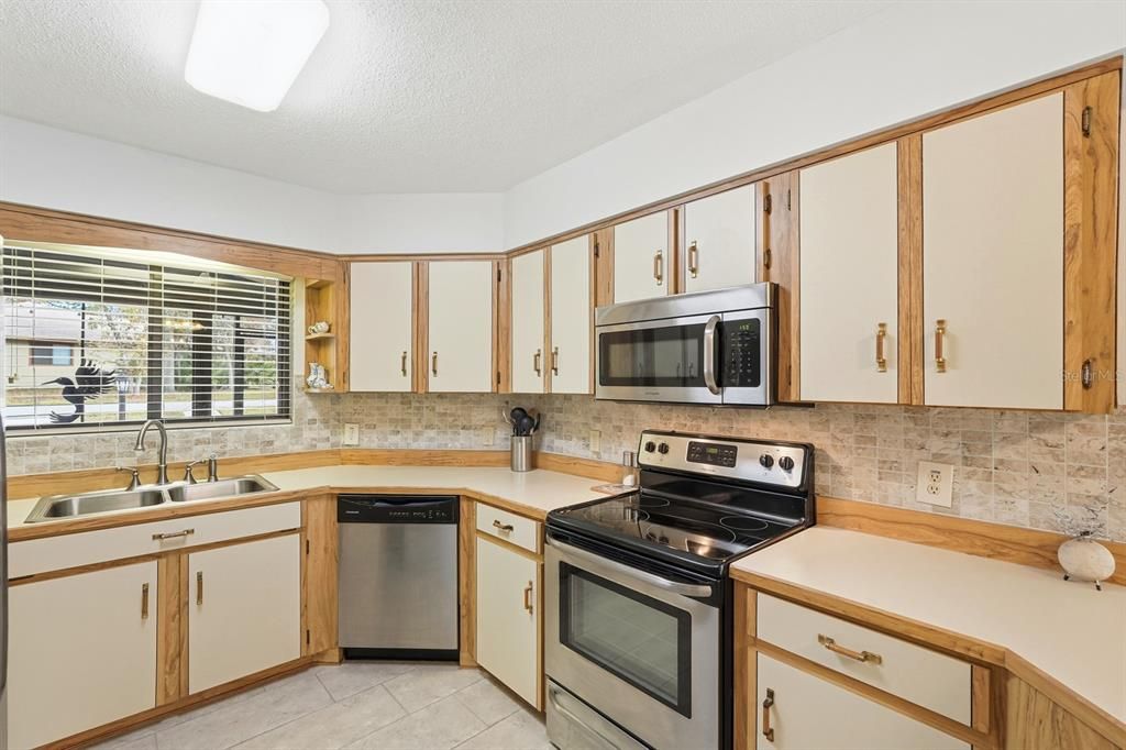 For Sale: $265,000 (2 beds, 2 baths, 1415 Square Feet)