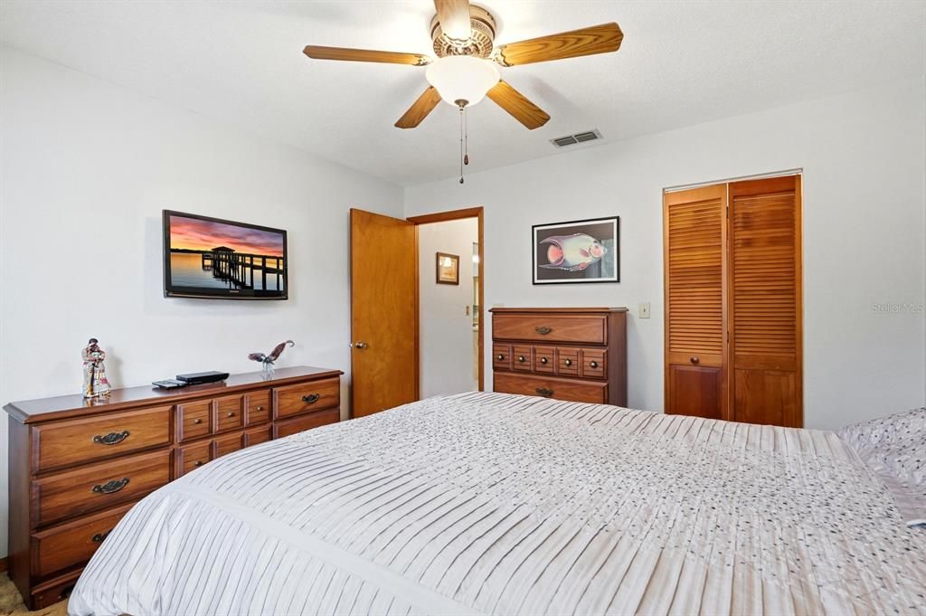 For Sale: $265,000 (2 beds, 2 baths, 1415 Square Feet)