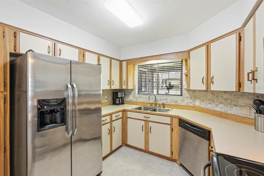 For Sale: $265,000 (2 beds, 2 baths, 1415 Square Feet)