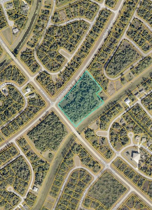 На продажу: $850,000 (5.84 acres)