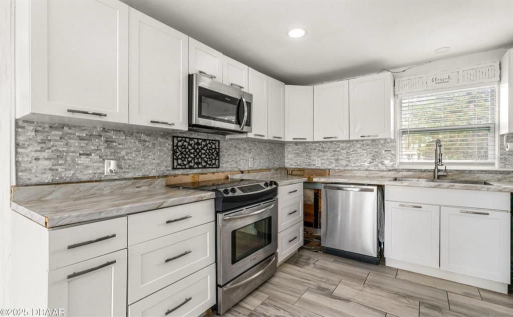 На продажу: $617,000 (3 спален, 1 ванн, 1968 Квадратных фут)