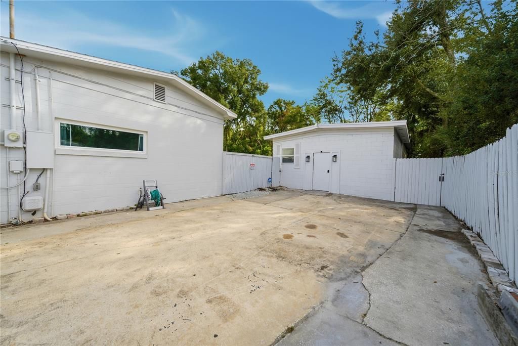 Active With Contract: $499,000 (3 beds, 2 baths, 1957 Square Feet)
