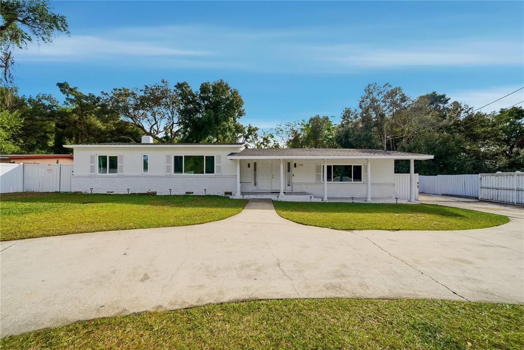 Active With Contract: $499,000 (3 beds, 2 baths, 1957 Square Feet)