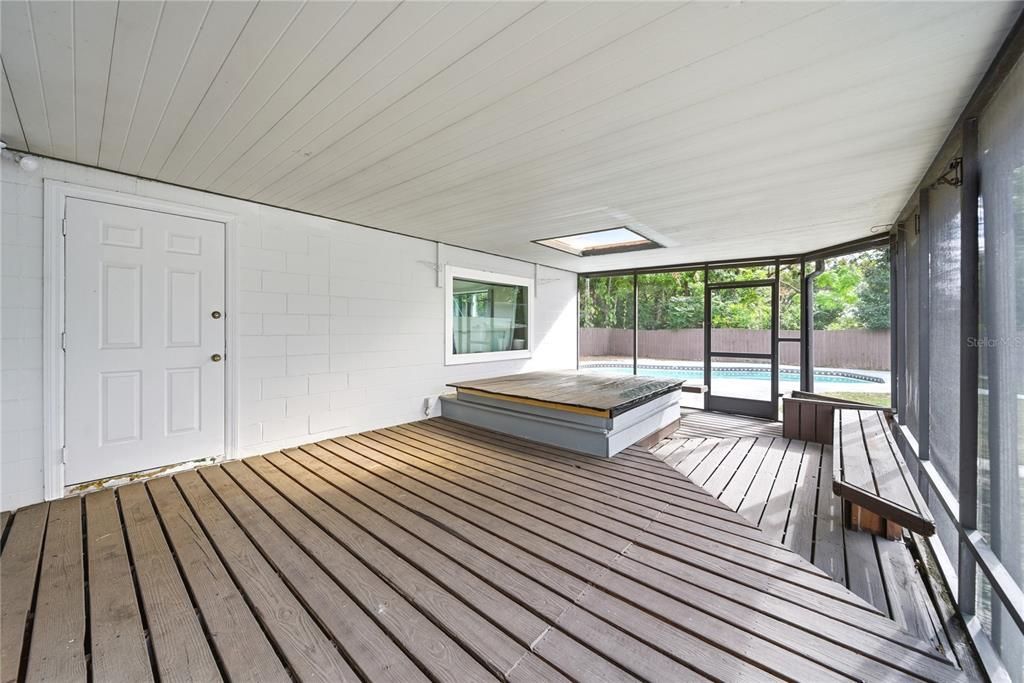 Active With Contract: $499,000 (3 beds, 2 baths, 1957 Square Feet)