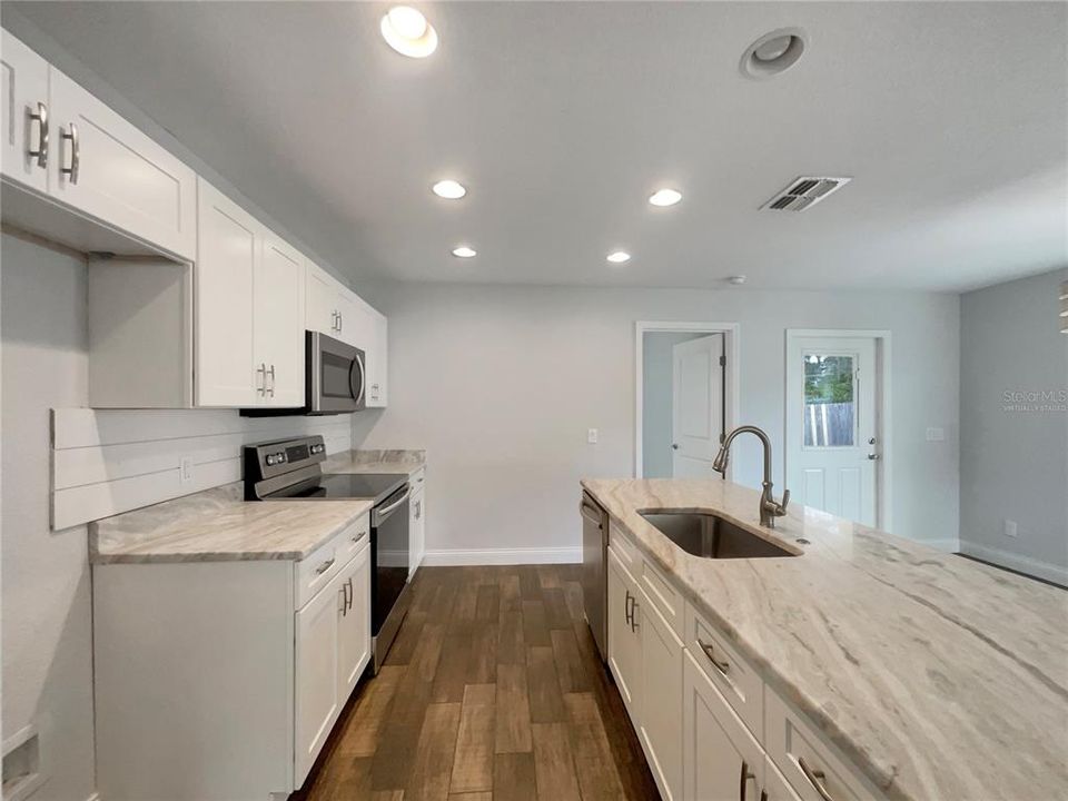 For Sale: $270,000 (3 beds, 2 baths, 1344 Square Feet)