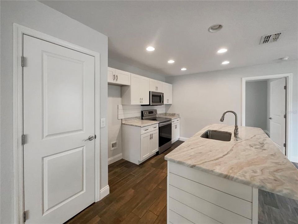 For Sale: $270,000 (3 beds, 2 baths, 1344 Square Feet)