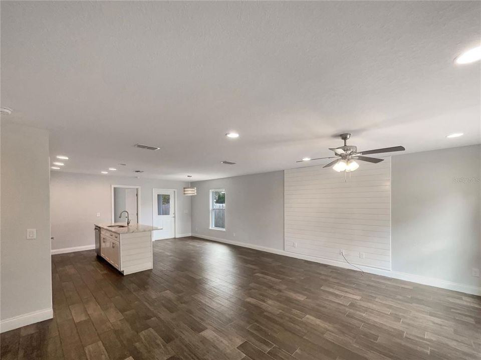 For Sale: $270,000 (3 beds, 2 baths, 1344 Square Feet)