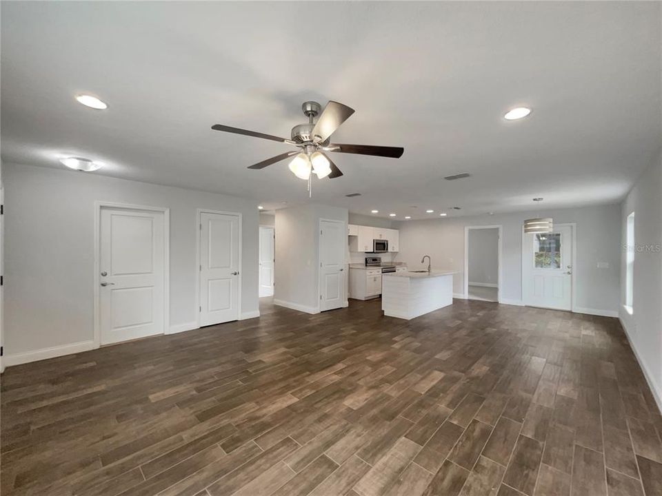 For Sale: $270,000 (3 beds, 2 baths, 1344 Square Feet)