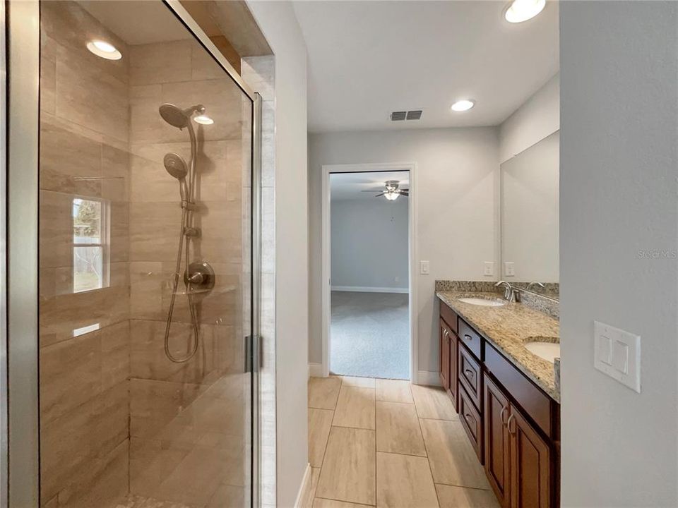 For Sale: $270,000 (3 beds, 2 baths, 1344 Square Feet)