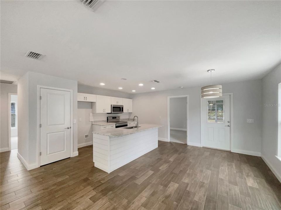 For Sale: $270,000 (3 beds, 2 baths, 1344 Square Feet)