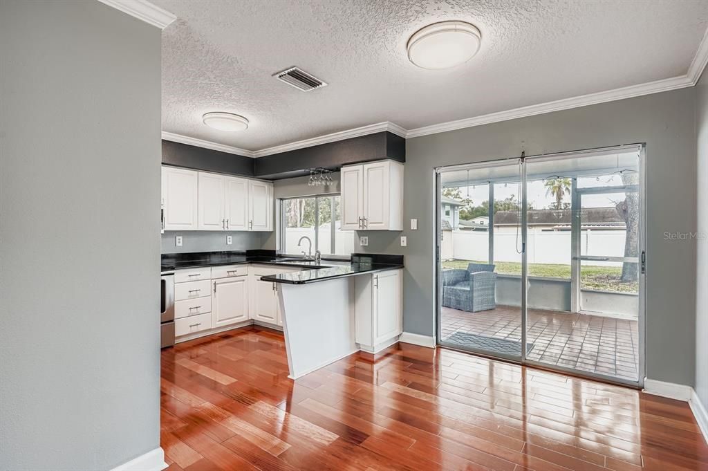 For Sale: $330,000 (2 beds, 1 baths, 848 Square Feet)