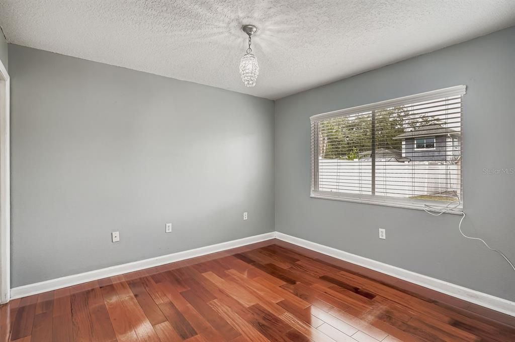 For Sale: $330,000 (2 beds, 1 baths, 848 Square Feet)