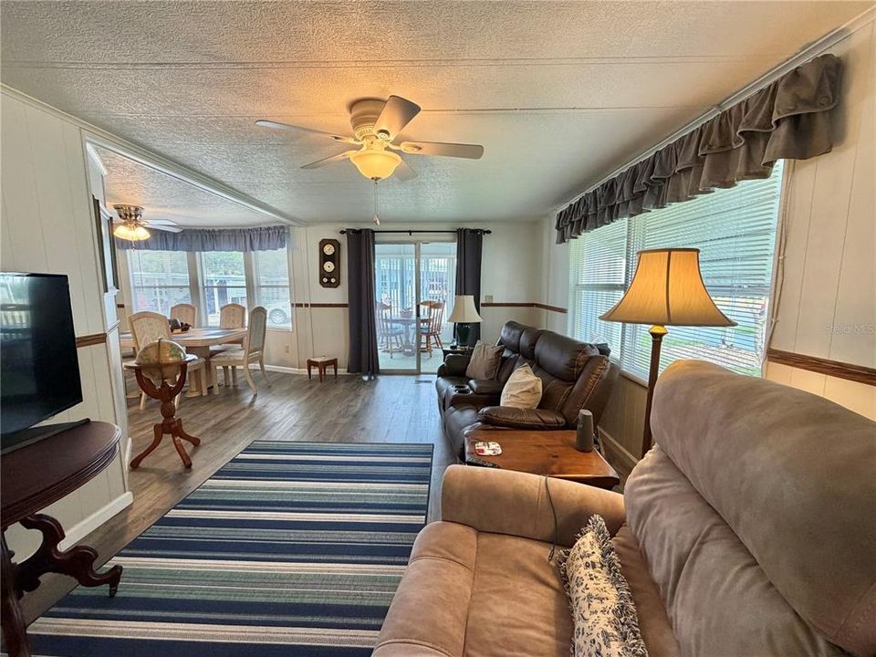 For Sale: $118,500 (2 beds, 2 baths, 1200 Square Feet)