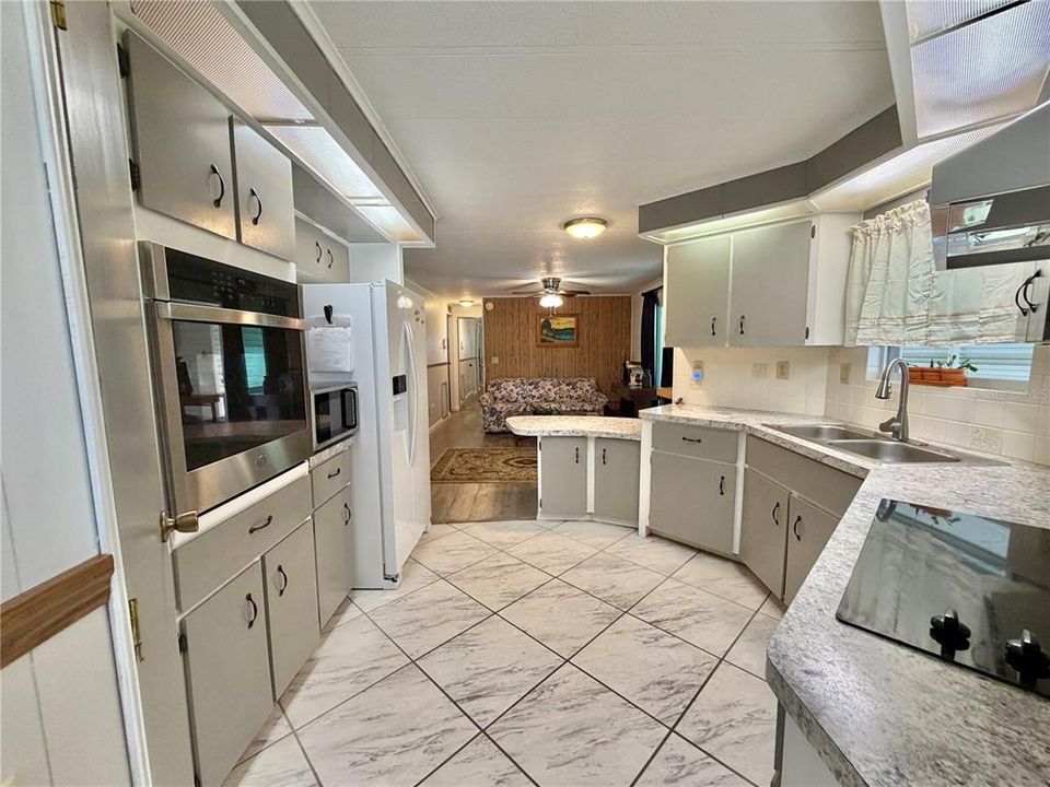 For Sale: $118,500 (2 beds, 2 baths, 1200 Square Feet)