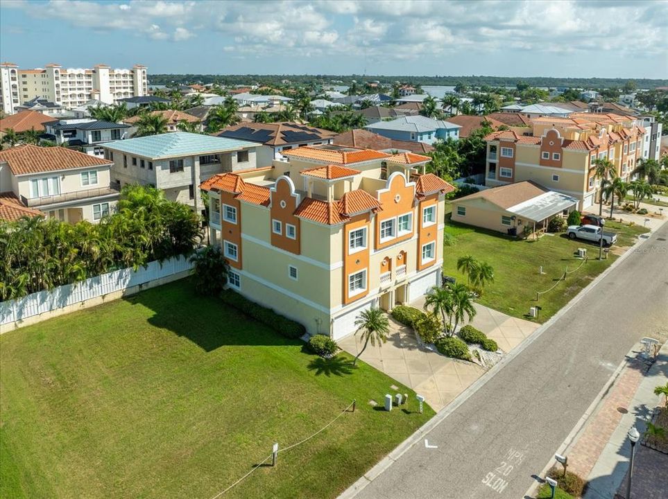 На продажу: $799,000 (3 спален, 3 ванн, 2544 Квадратных фут)