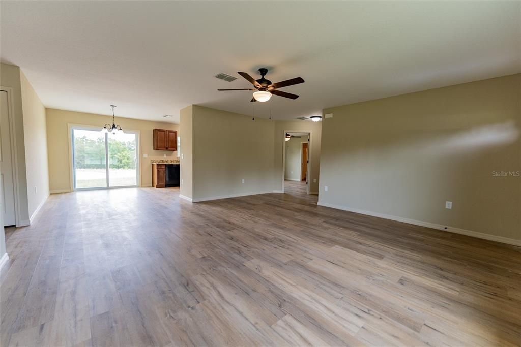 For Sale: $239,900 (3 beds, 2 baths, 1331 Square Feet)