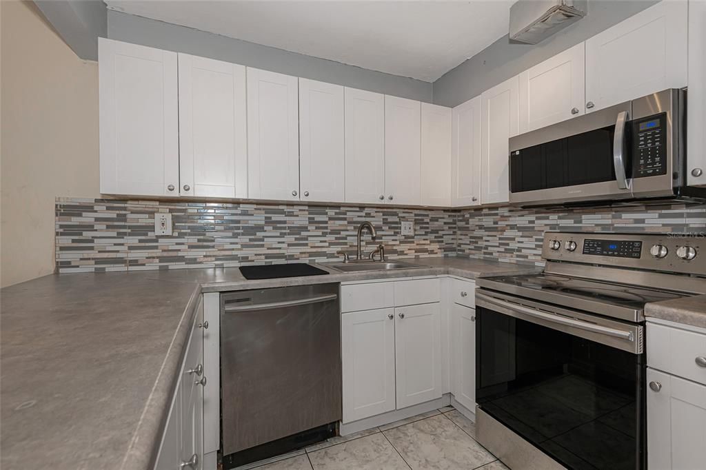 For Sale: $359,900 (3 beds, 1 baths, 1290 Square Feet)