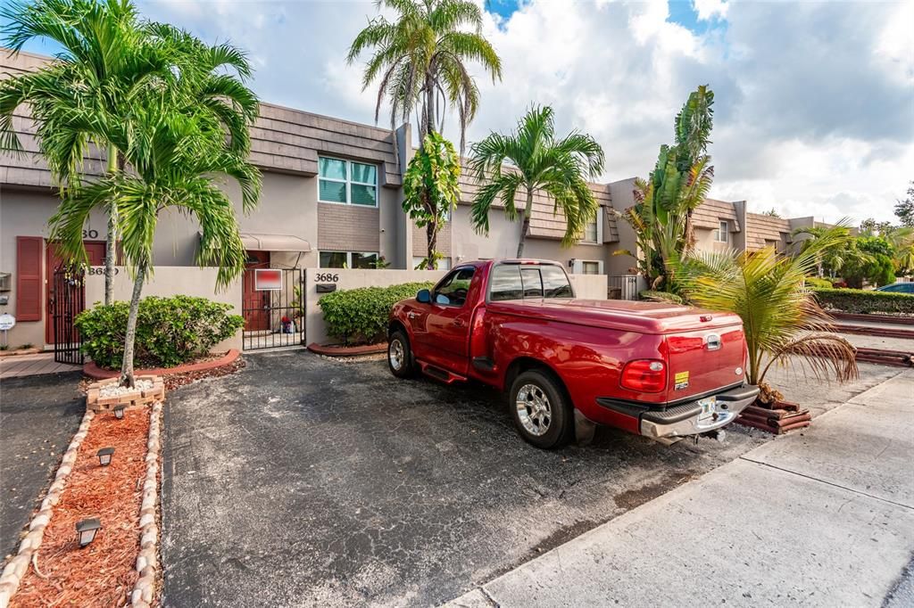 For Sale: $359,900 (3 beds, 1 baths, 1290 Square Feet)