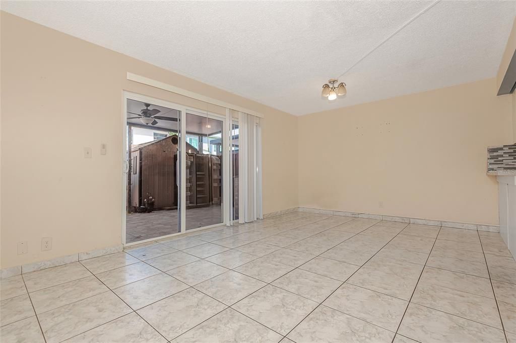 For Sale: $359,900 (3 beds, 1 baths, 1290 Square Feet)