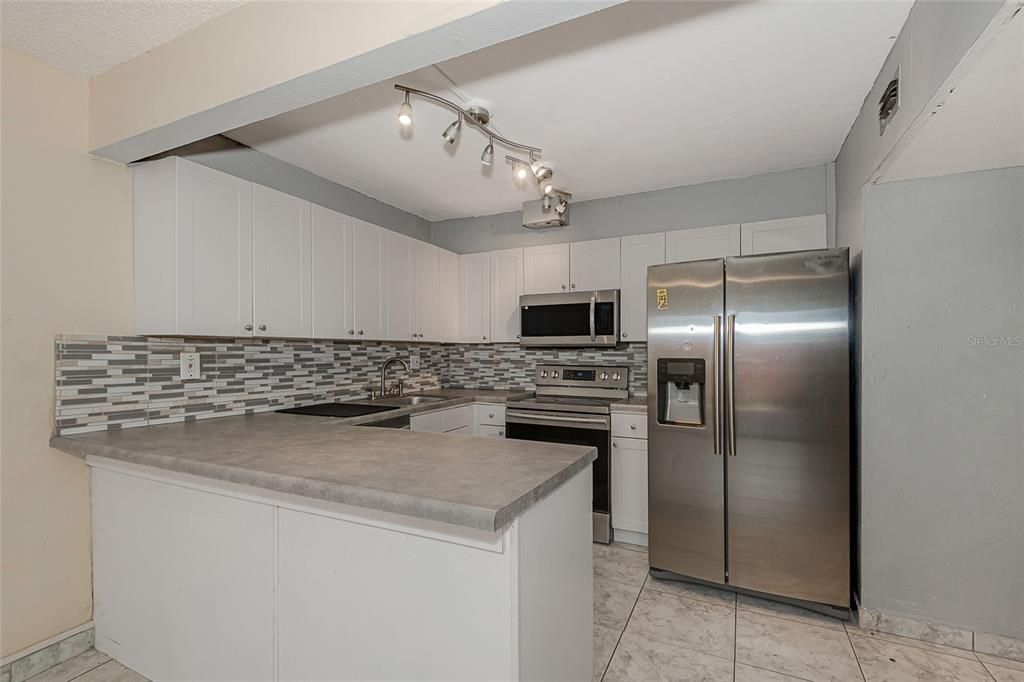For Sale: $359,900 (3 beds, 1 baths, 1290 Square Feet)